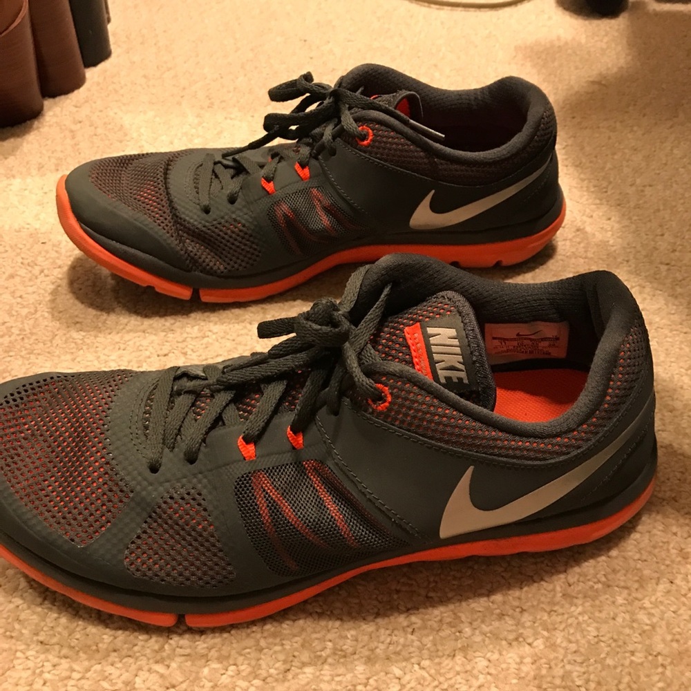 Nike tennis shoes size 11